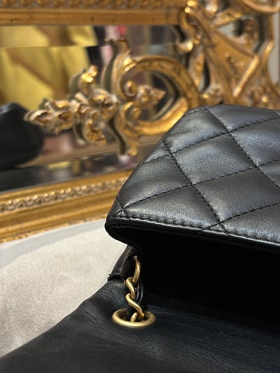 Chanel愛心鏈條包18