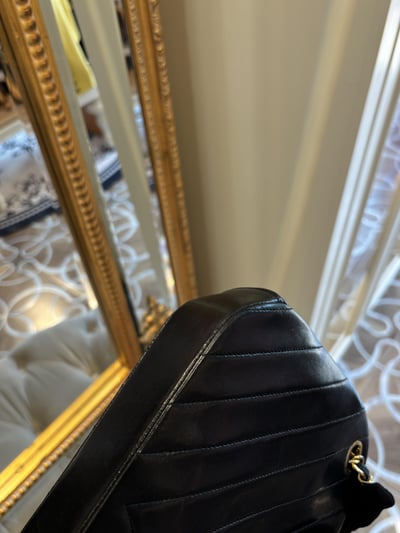 Chanel V型紋鏈條包9