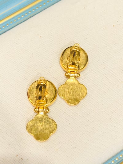 Chanel 藤蔓四葉草垂墜耳夾2