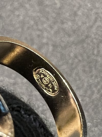 Chanel立體銀帶鑽戒指3