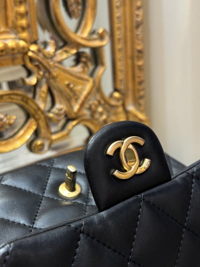 Chanel愛心鏈條包19