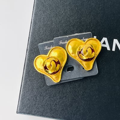 Chanel 紅琉璃愛心耳夾1