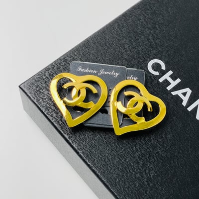 Chanel 鏤空愛心耳夾1