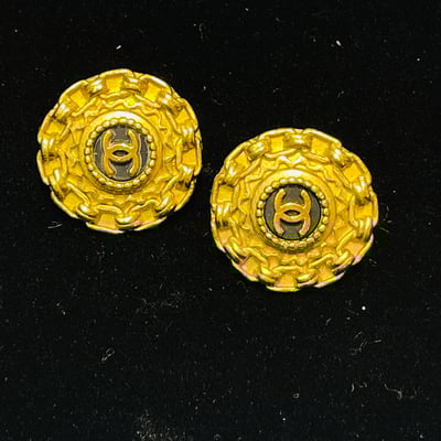 Chanel 鎖鏈花黑金耳夾1