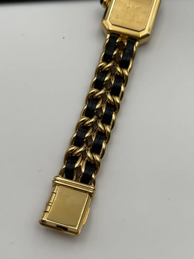 Chanel黑金首映錶M4