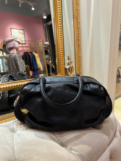 Chanel黑銀保齡球包5