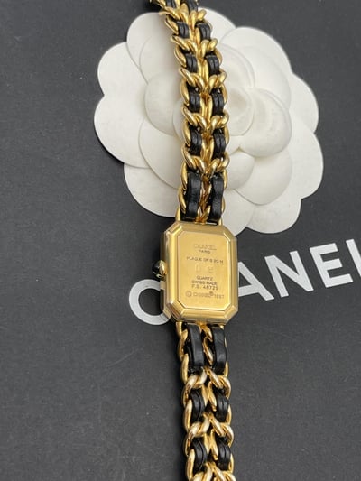 Chanel黑金皮穿首映錶L5