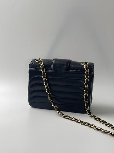 Chanel 橫紋掀蓋小方胖3