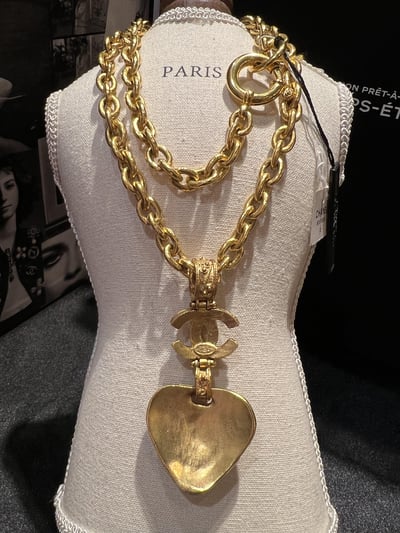 Chanel雙C紅琉璃垂墜雕花鏈2