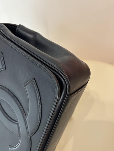 Chanel大Logo相機包10