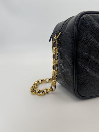 Chanel雕花鍊相機包10