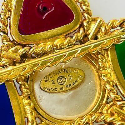 Chanel 琉珍鑽十字胸針3