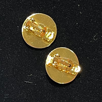 Chanel 實心圓書包釦耳夾4