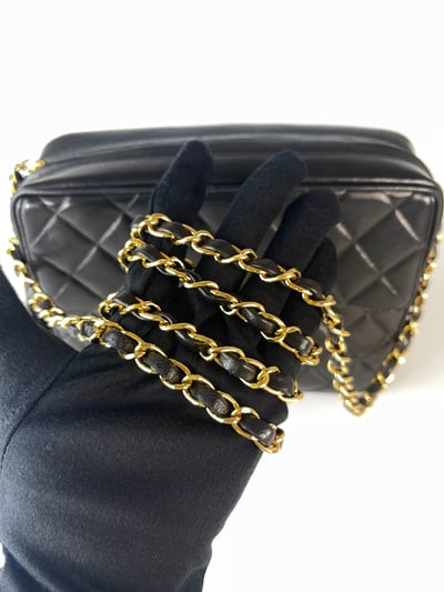 Chanel 鑽石相機包16