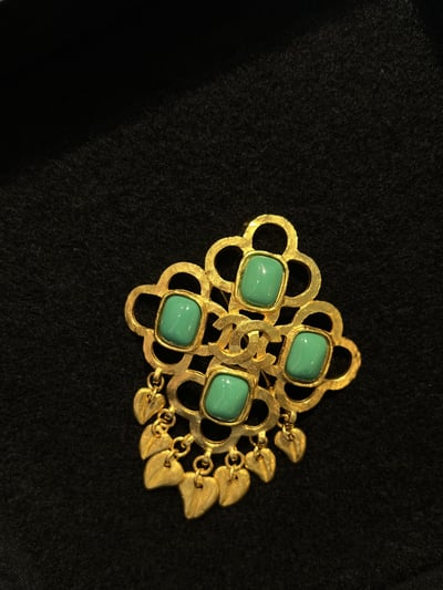 Chanel彩寶綠垂墜胸針1