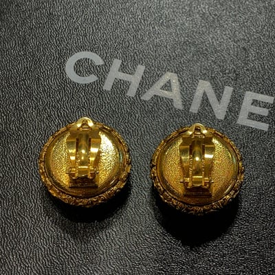 Chanel熔岩鏡面耳夾2