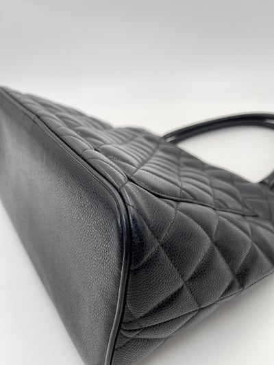 Chanel希爾頓銀幣包8