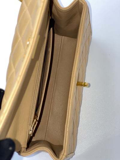 Chanel奶茶色Handle包12