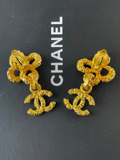 Chanel幸運草垂墜熔岩耳夾4