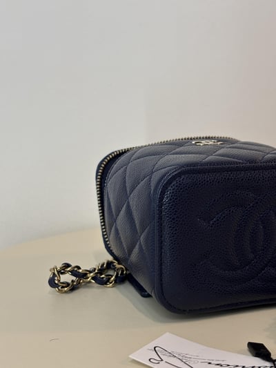 Chanel藏藍盒子包10