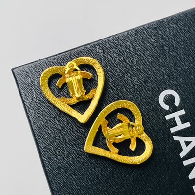 Chanel 鏤空愛心耳夾2
