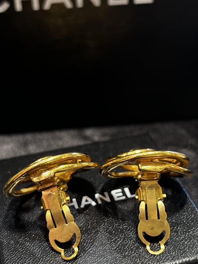 Chanel立體鏤空耳夾2
