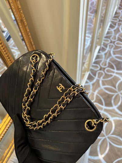 Chanel V型紋鏈條包6