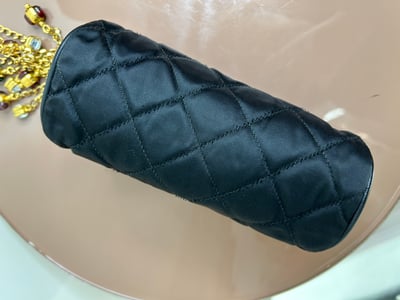 Chanel 彩寶緞面手拿包4