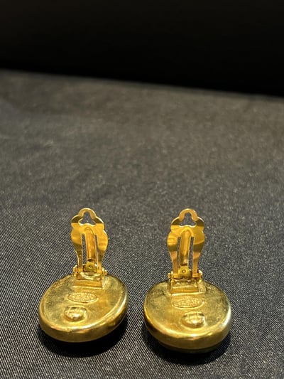 Chanel琥珀雙c橢圓耳夾2