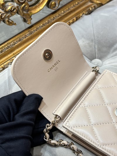 Chanel奶茶拼色Logo手機包11