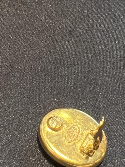 Chanel琥珀雙c橢圓耳夾3