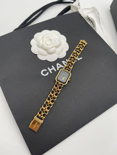 Chanel黑金皮穿首映錶L1