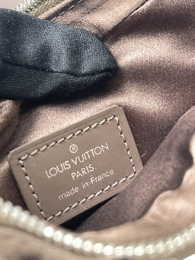 LV 奶咖緞面暗紋hobo12