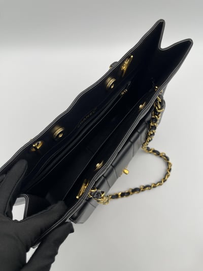 Chanel直紋大口袋托特包14