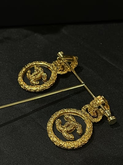 Chanel熔岩logo鏡面耳夾2