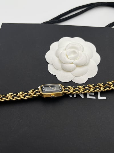 Chanel黑金首映錶M11