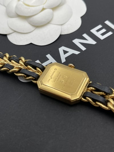 Chanel黑金首映錶M號5