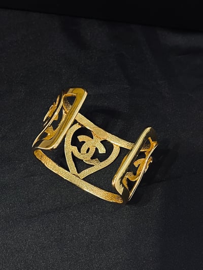 Chanel鏤空桃心手鍊2