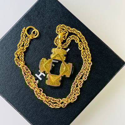 Chanel 方形琉璃十字長鍊3