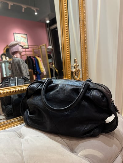 Chanel黑銀保齡球包3