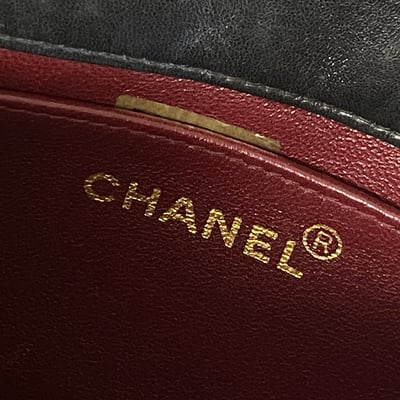 Chanel 雕花鍊元寶包11