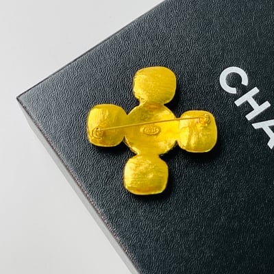 Chanel 葡萄藤綠琉十字胸針2