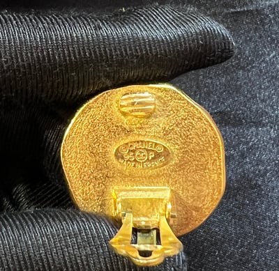 Chanel黑金封蠟耳夾3