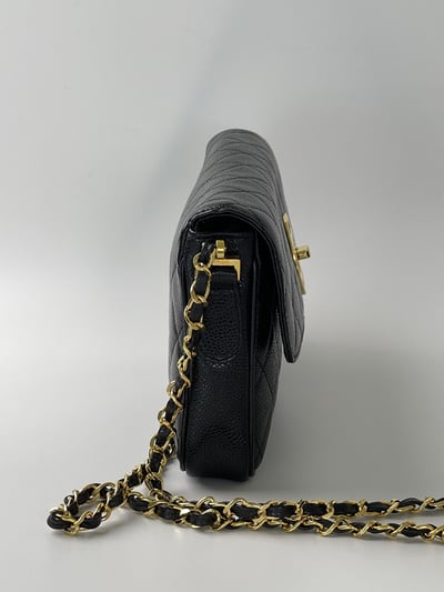 Chanel 荔皮圓logo側背包4