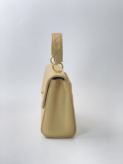 Chanel奶茶色Handle包3