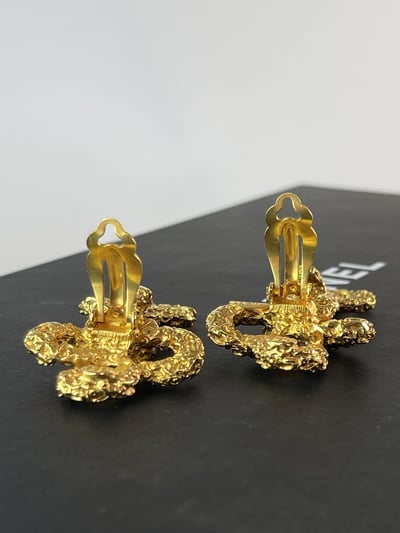 Chanel幸運草垂墜熔岩耳夾3