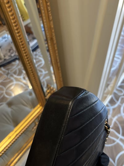 Chanel V型紋鏈條包8