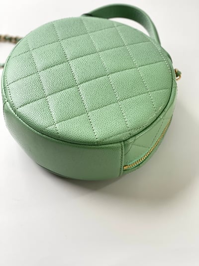 Chanel 淺綠手提圓餅包9