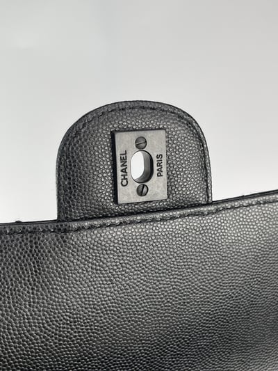 Chanel外縫線so black斜背包13