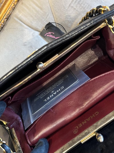 Chanel V型紋鏈條包15